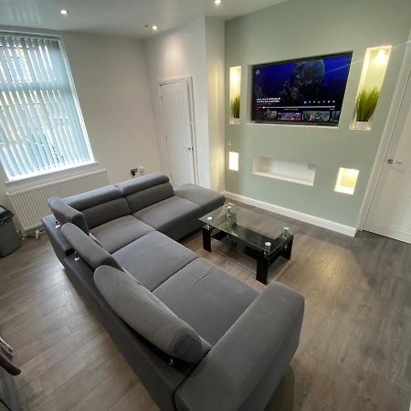 Villa Entire Luxury House Elland Exterior foto