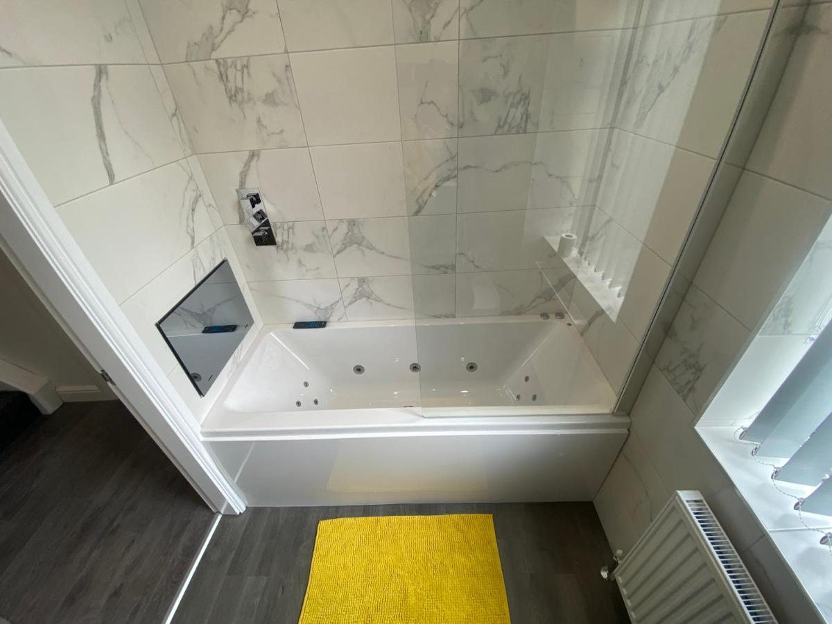 Villa Entire Luxury House Elland Exterior foto