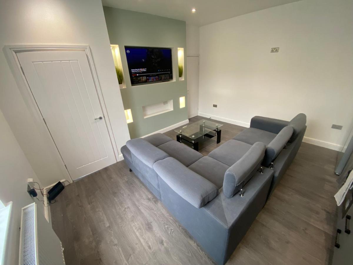 Villa Entire Luxury House Elland Exterior foto