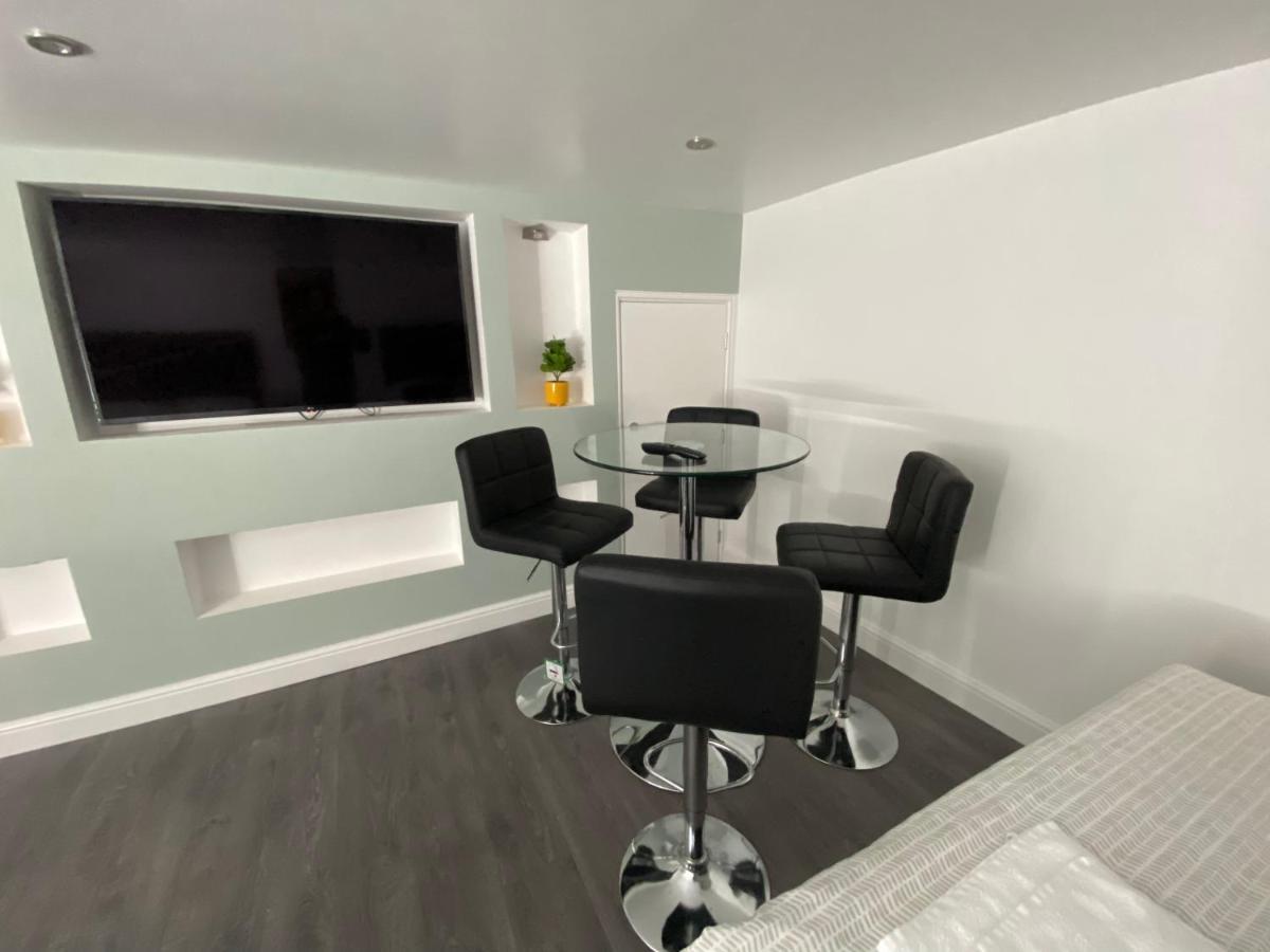 Villa Entire Luxury House Elland Exterior foto